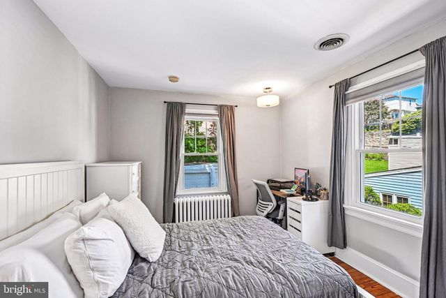 327 GREENWOOD AVE, Jenkintown, PA 19046