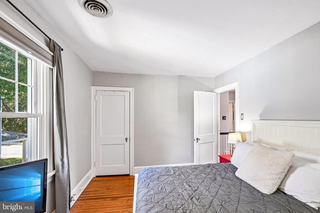 327 GREENWOOD AVE, Jenkintown, PA 19046