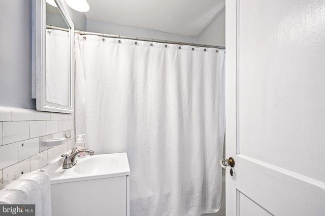 327 GREENWOOD AVE, Jenkintown, PA 19046