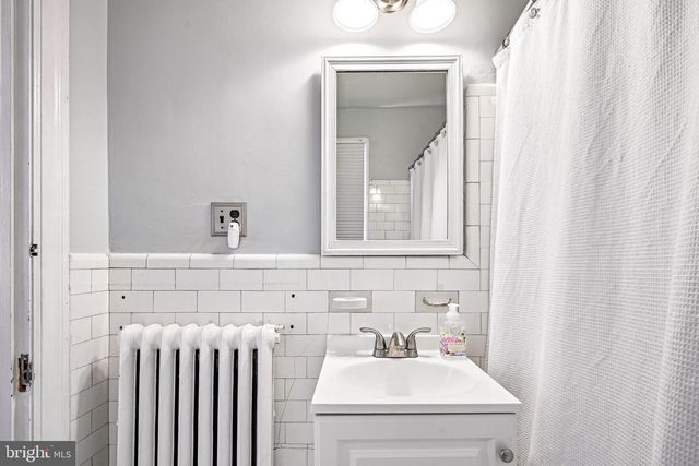 327 GREENWOOD AVE, Jenkintown, PA 19046