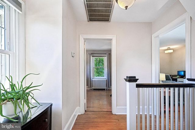 327 GREENWOOD AVE, Jenkintown, PA 19046
