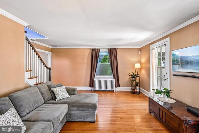 327 GREENWOOD AVE, Jenkintown, PA 19046