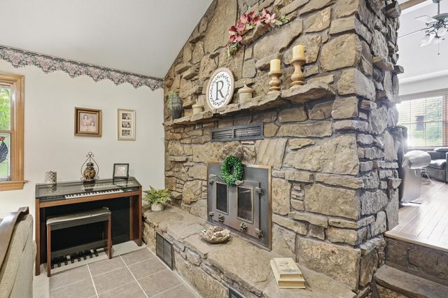 7953 County Lane 192, Carthage, MO 64836