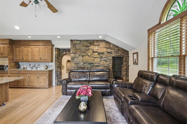 7953 County Lane 192, Carthage, MO 64836