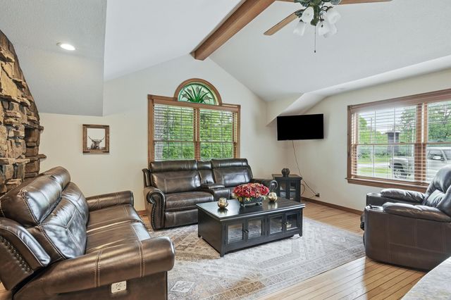 7953 County Lane 192, Carthage, MO 64836