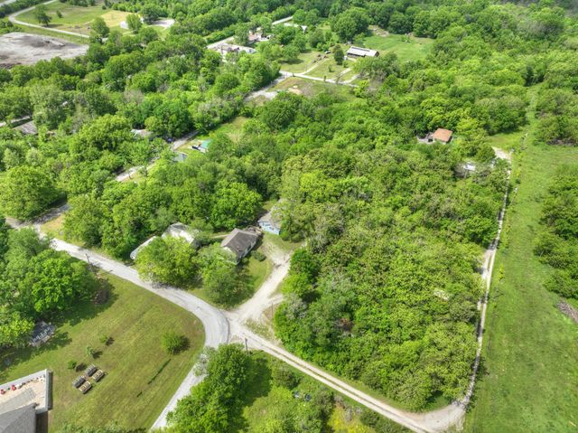7953 County Lane 192, Carthage, MO 64836