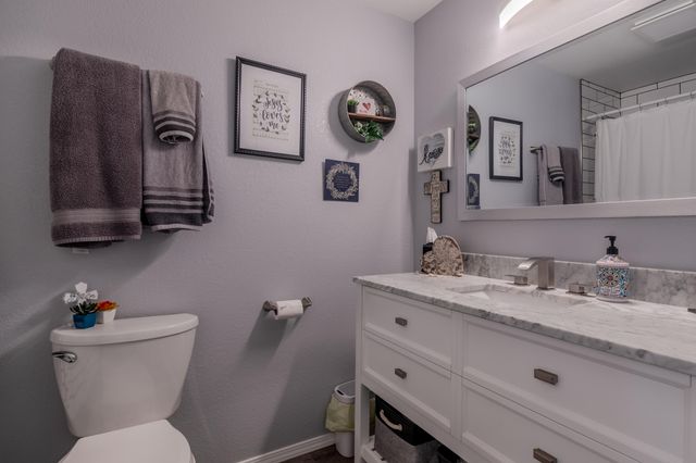 613 Glenn Way, Central Point, OR 97502