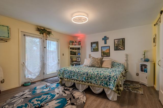 613 Glenn Way, Central Point, OR 97502