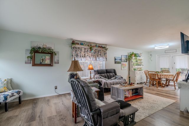 613 Glenn Way, Central Point, OR 97502