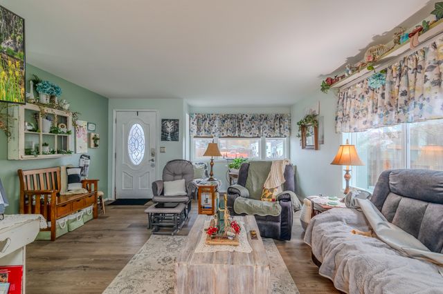 613 Glenn Way, Central Point, OR 97502