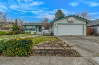 613 Glenn Way, Central Point, OR 97502