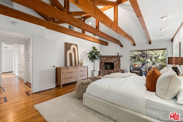 2200 Jeffersonia Way, Los Angeles, CA 90049