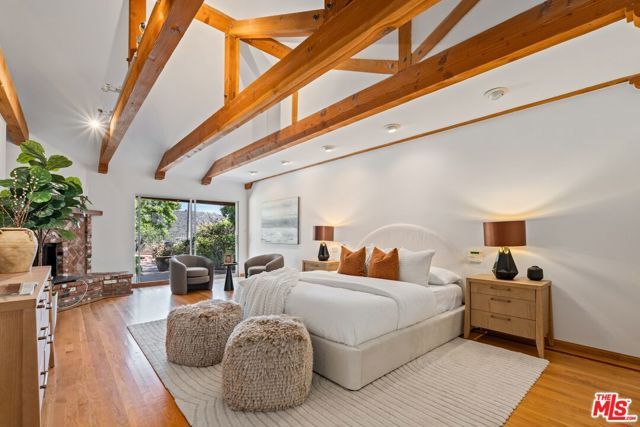 2200 Jeffersonia Way, Los Angeles, CA 90049