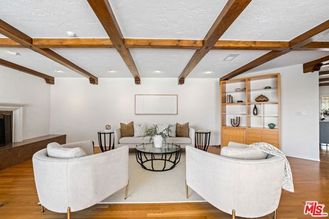 2200 Jeffersonia Way, Los Angeles, CA 90049