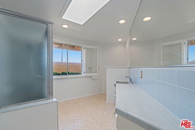 2200 Jeffersonia Way, Los Angeles, CA 90049