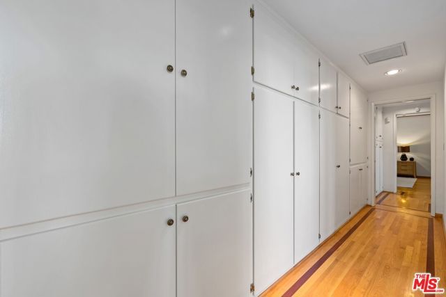 2200 Jeffersonia Way, Los Angeles, CA 90049