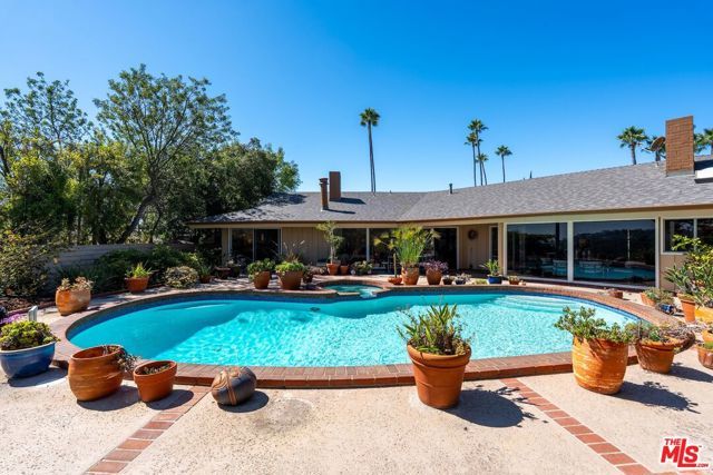 2200 Jeffersonia Way, Los Angeles, CA 90049