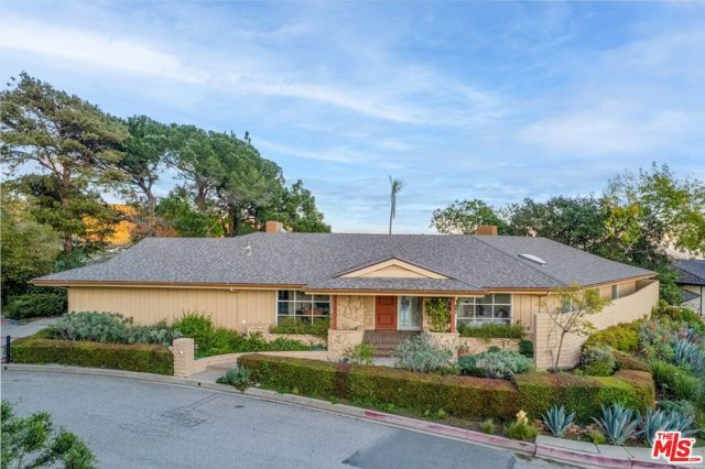 2200 Jeffersonia Way, Los Angeles, CA 90049