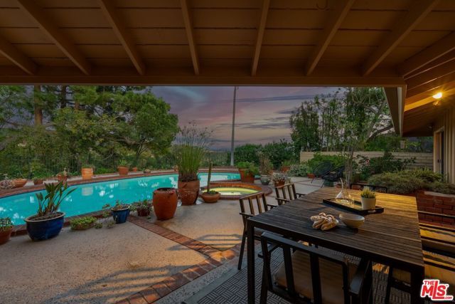 2200 Jeffersonia Way, Los Angeles, CA 90049