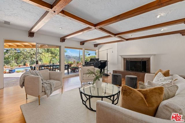 2200 Jeffersonia Way, Los Angeles, CA 90049