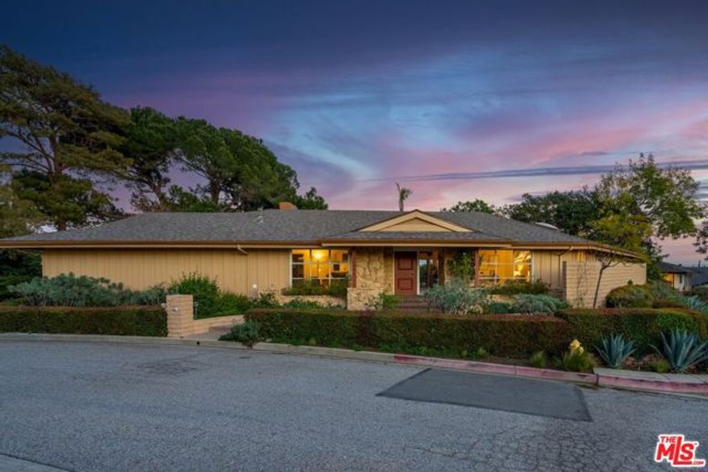 2200 Jeffersonia Way, Los Angeles, CA 90049