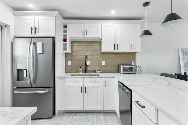330 N Federal Highway, Deerfield Beach, FL 33441