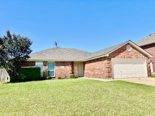 525 Bretts Way, Burleson, TX 76028