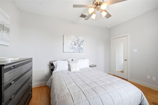 1415 Bonnie Brae Street E, Houston, TX 77006