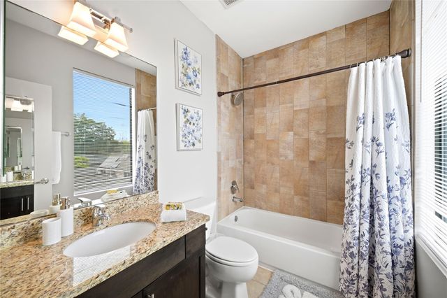 1415 Bonnie Brae Street E, Houston, TX 77006