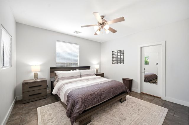 1415 Bonnie Brae Street E, Houston, TX 77006