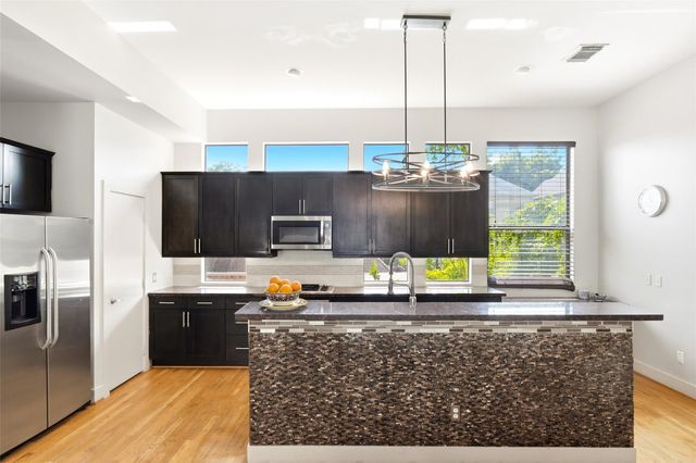 1415 Bonnie Brae Street E, Houston, TX 77006