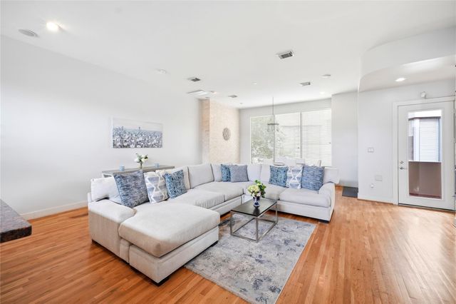 1415 Bonnie Brae Street E, Houston, TX 77006