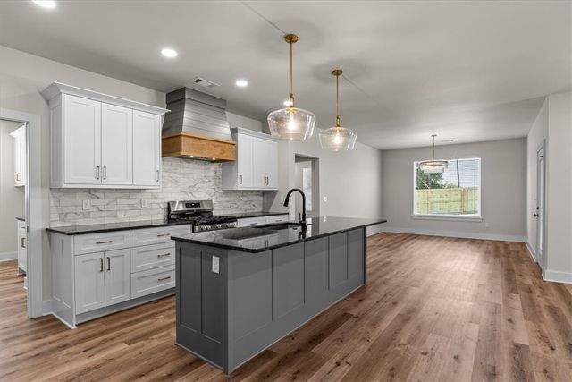 821 Pinnacle Street, Prairie Grove, AR 72753
