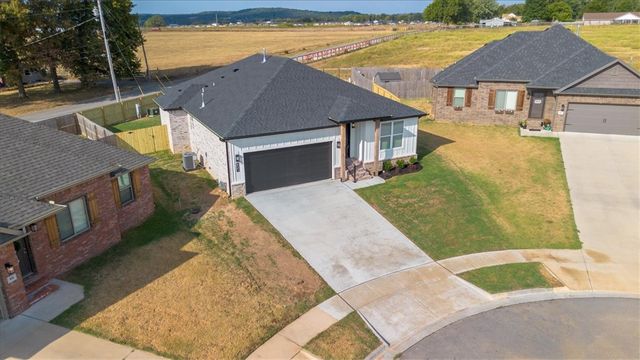 821 Pinnacle Street, Prairie Grove, AR 72753