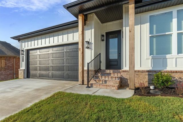 821 Pinnacle Street, Prairie Grove, AR 72753