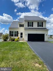 6816 PENNINGTON DR, Fayetteville, PA 17222