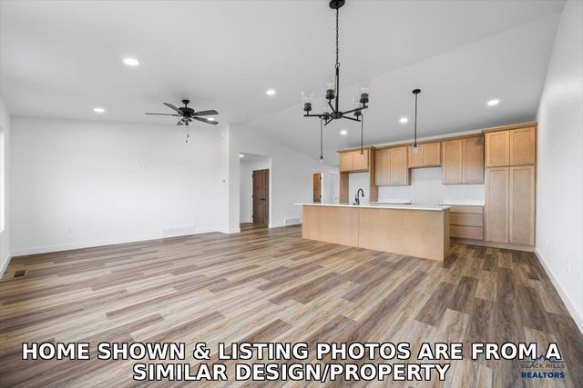 4832 PAHLMEYER DR, Rapid City, SD 57703