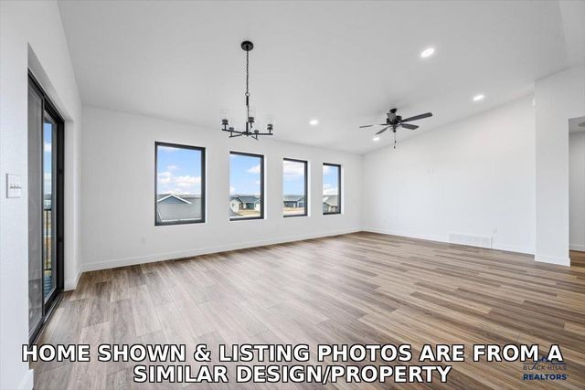4832 PAHLMEYER DR, Rapid City, SD 57703