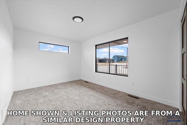 4832 PAHLMEYER DR, Rapid City, SD 57703