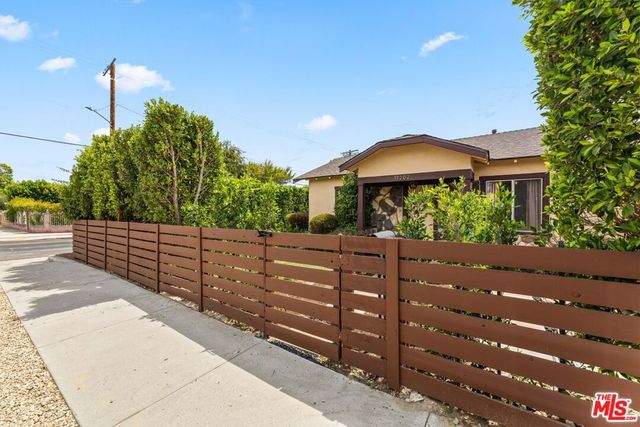 11202 Emelita Street, North Hollywood, CA 91601