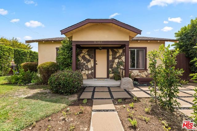 11202 Emelita Street, North Hollywood, CA 91601