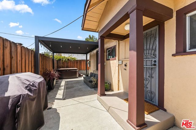 11202 Emelita Street, North Hollywood, CA 91601