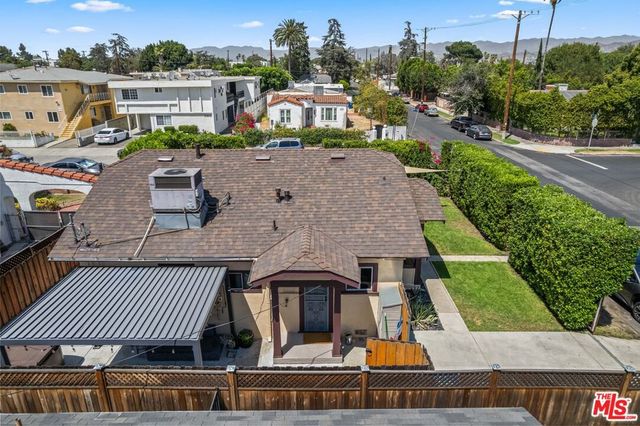 11202 Emelita Street, North Hollywood, CA 91601