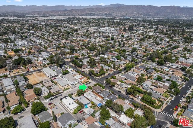 11202 Emelita Street, North Hollywood, CA 91601