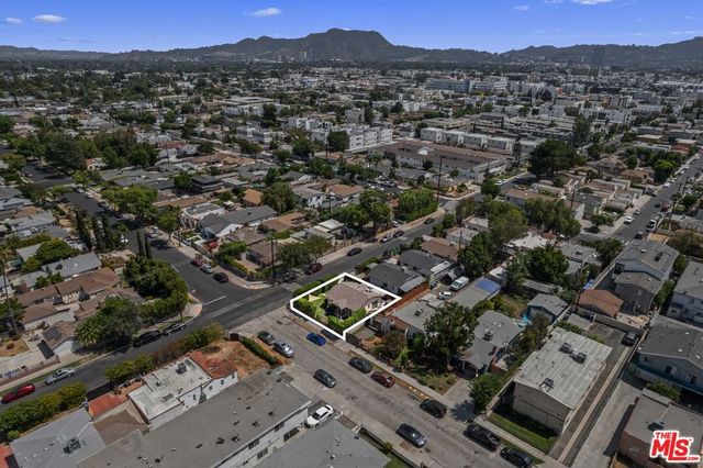 11202 Emelita Street, North Hollywood, CA 91601