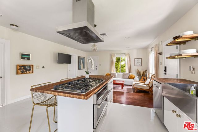 11202 Emelita Street, North Hollywood, CA 91601