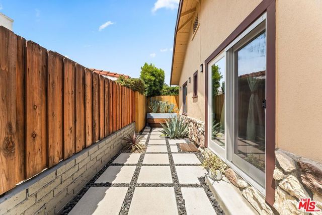 11202 Emelita Street, North Hollywood, CA 91601