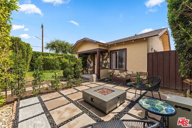11202 Emelita Street, North Hollywood, CA 91601