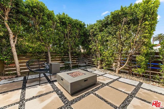 11202 Emelita Street, North Hollywood, CA 91601