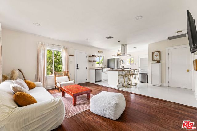 11202 Emelita Street, North Hollywood, CA 91601